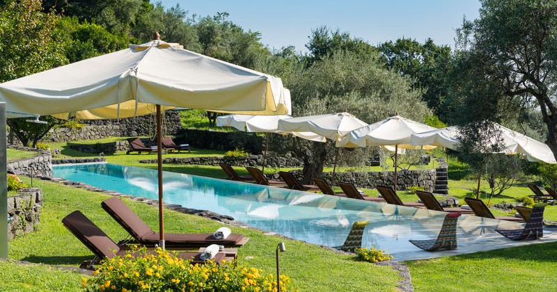 Pool at Monaci delle tere Nere Boutique wine hotel Etna