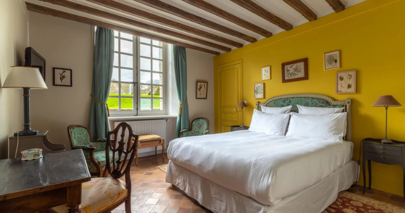 Chateau d'Étoges classic room