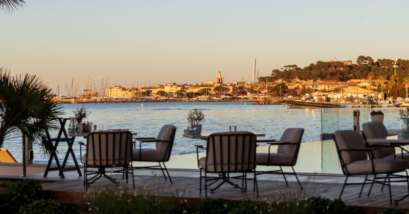 Cheval Blanc St-Tropez - La Terrasse - Vue Saint-Tropez - Credit Caroline Dutrey