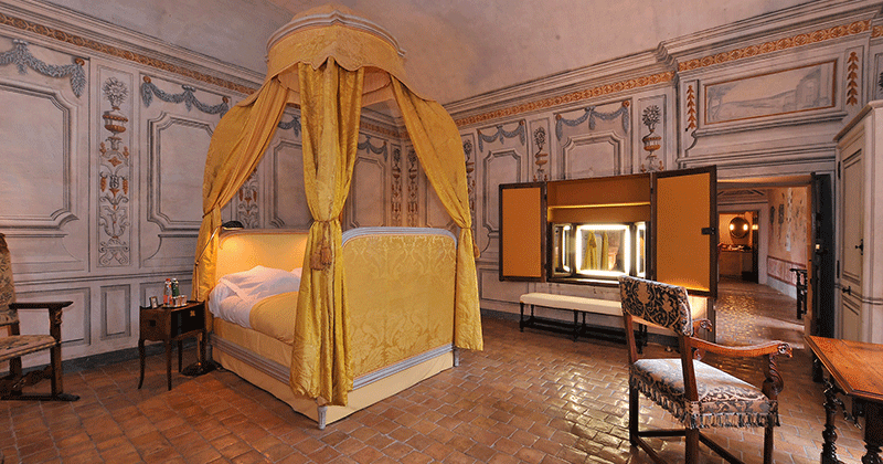 Guestroom---Credits-Chateau-de-Bagnols