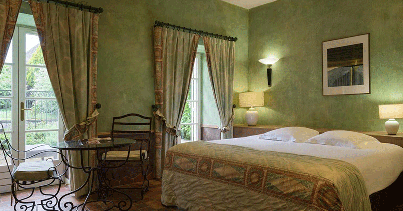 Guestroom---Credits-Chateau-de-Pizay