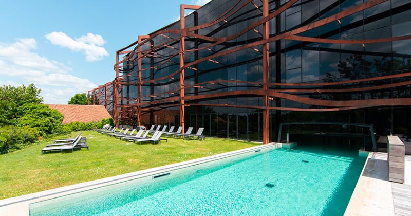 Outdoor pool at Hotel Chais Monnet & Spa, credit Hotel Chais Monnet