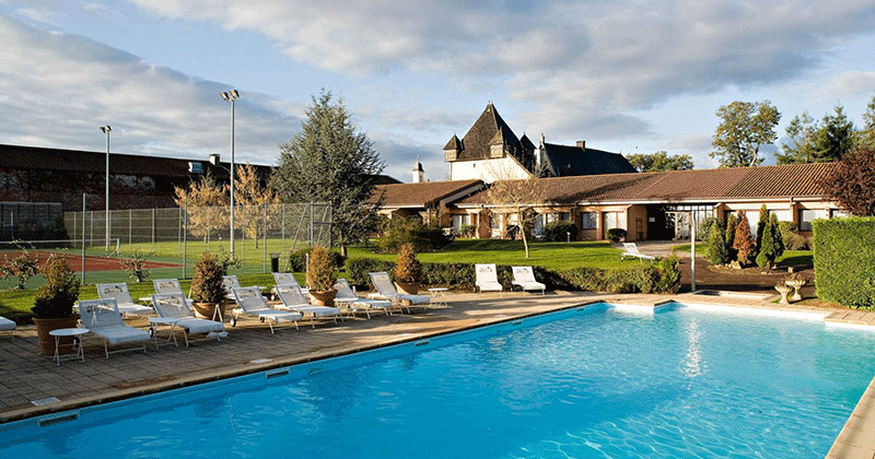 Outdoor-Pool----Credits-Chateau-de-Pizay