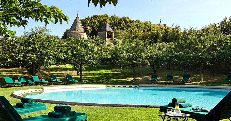 Pool---Credits-Chateau-de-Bagnols