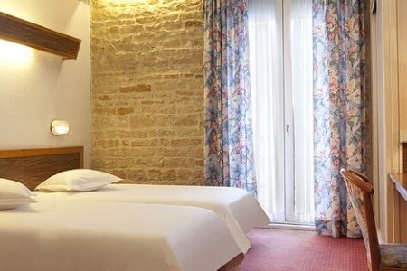 Hotel le Jura bedroom