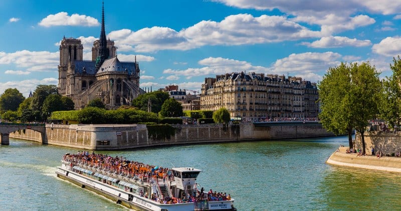 Copyright CDR Paris Ile de France Exclusive Paris and Champagne BATEAUX MOUCHES - Sightseeing boat - Notre Dame