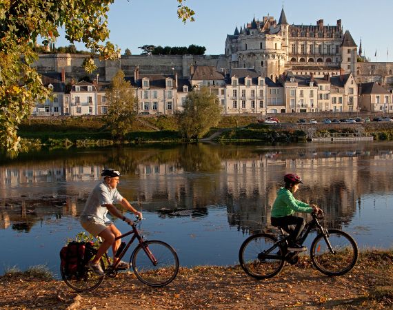 Cycling in Loire Valley, Amboise, credit CRT Centre Val de Loire