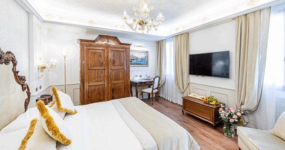 Guestroom-3---Credits-Hotel-Monaco-&-Grand-Canal