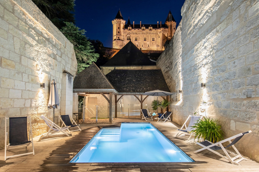 Hotel Anne d'Anjou, outdoor pool