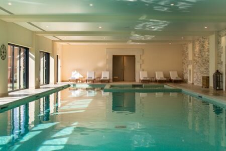 Pool at Hotel Chais Monnet & Spa, credit Hotel Chais Monnet