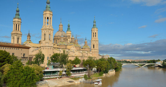 Basilica in Zaragoza, Spain, Spanish wine tours Barcelona
