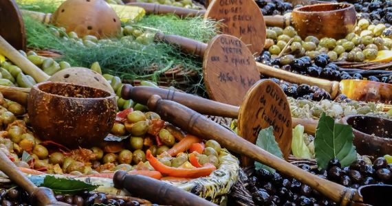 Wednesday morning market in Saint Remy de Provence, credit Office Tourisme saint Remy de Provence