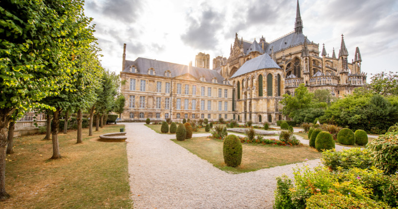 Abbey Aux Hommes in Champagne